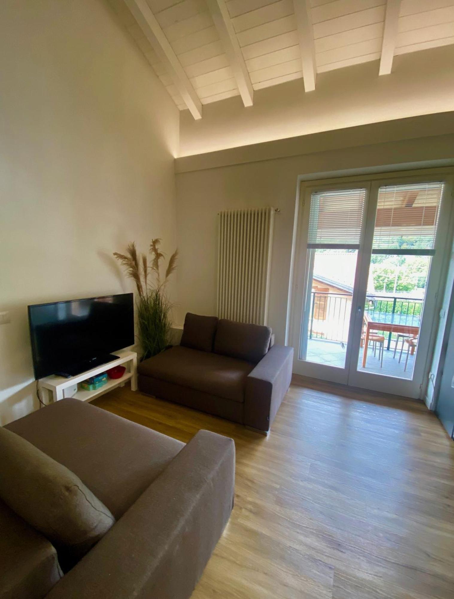 Modern Apartment With Terrace And Mezzanine Floor Colico Extérieur photo